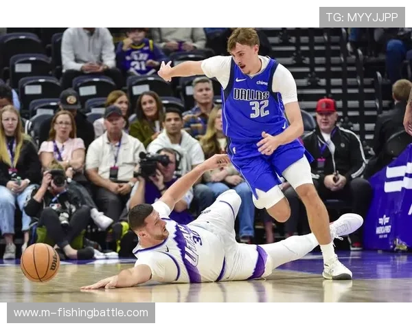 独行侠半场领先黄蜂，弗拉格25分对飙克尼佩尔